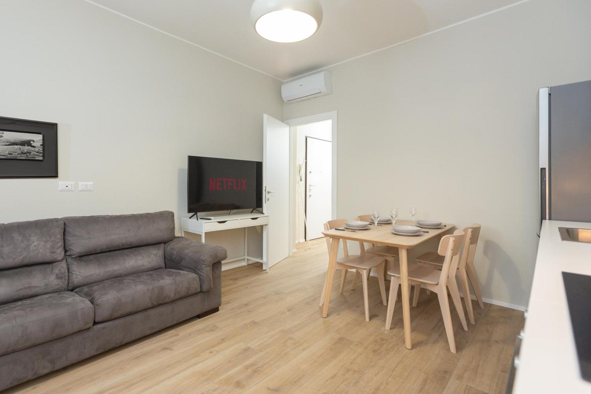 Dreams Exclusive Apartments With Terrace - Free Parking - M1 Station - Near Center, Milan